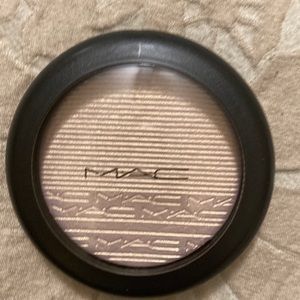 MAC Cosmetics Extra Dimension Mineralize Skinfinish Beaming Blush Powder